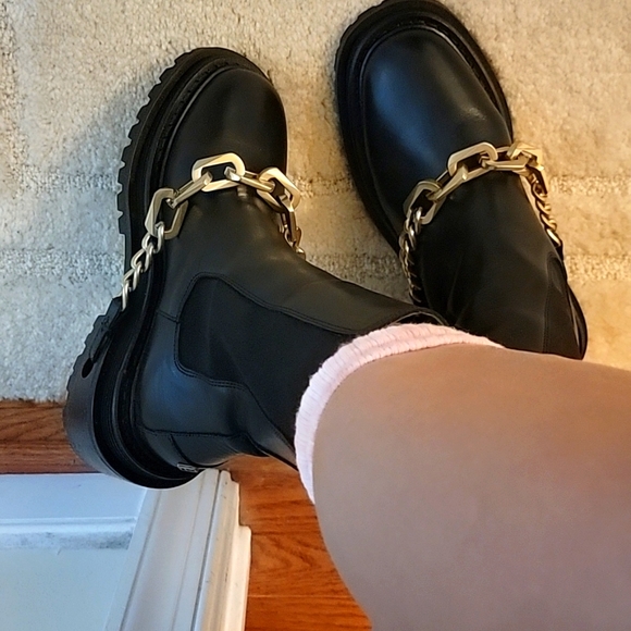 Boots - Picture 5 of 8